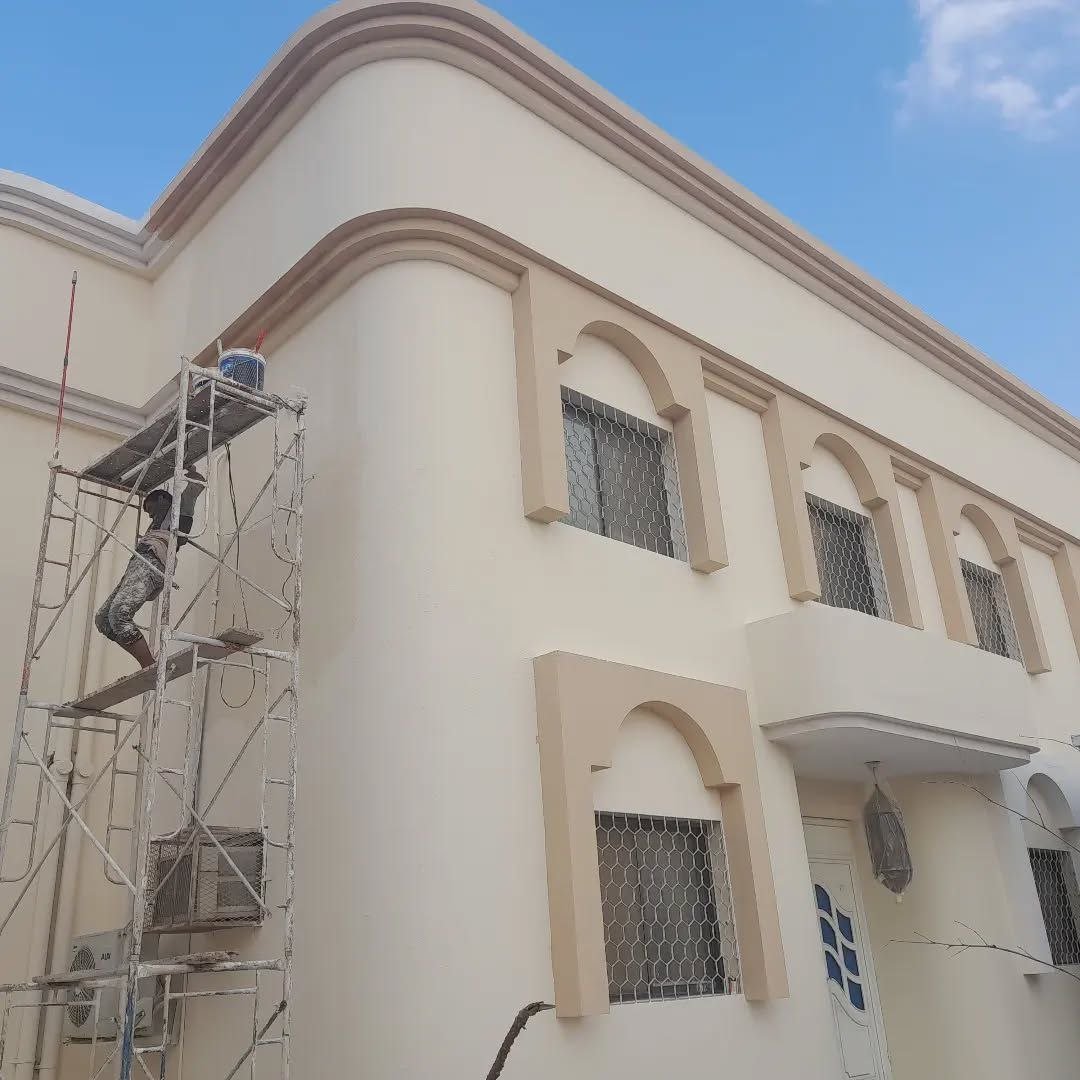 مهندس ومقاول ترميم شامل بالخبر يشرف على اعمال تجديد وتشطيب واجهة فيلا سكنية فاخرة بنظام تسليم مفتاح