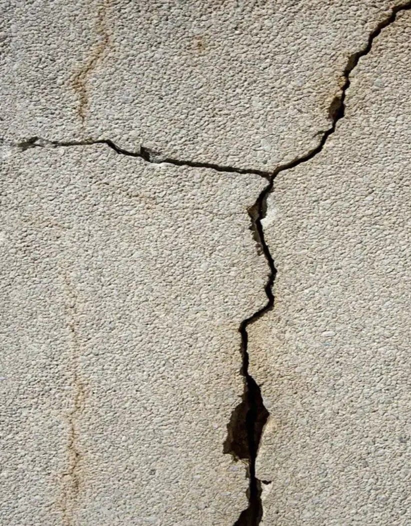معالجة وحقن فاصل تمدد وشروخ بين ملحق وفيلا سكنية في عنك