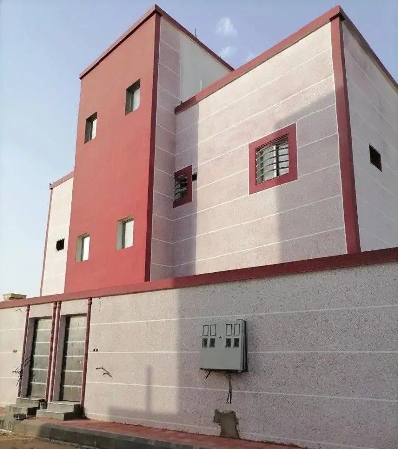 دهان وترميم واجهة عمارة تجارية وسكنية حديثة بسيهات حي الكوثر