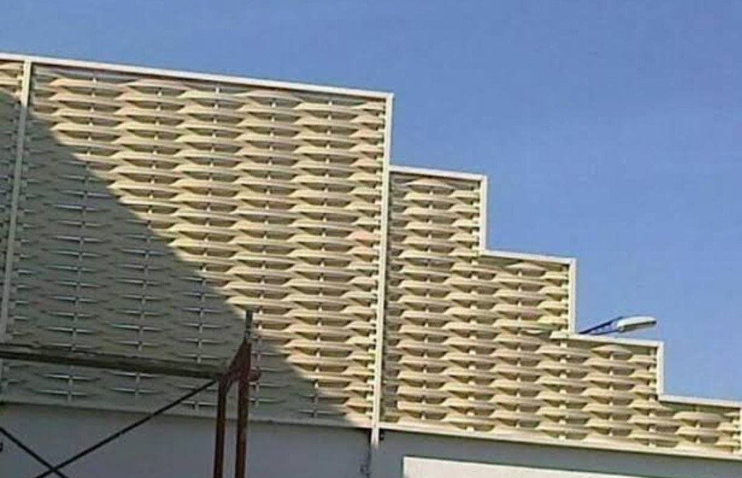 صيانة وتجديد دهانات ساتر حديد قديم على سور عمارة بالخبر حي العليا